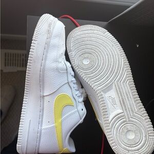 Nike Air Force 1 ‘07 white with zitron-bright mango